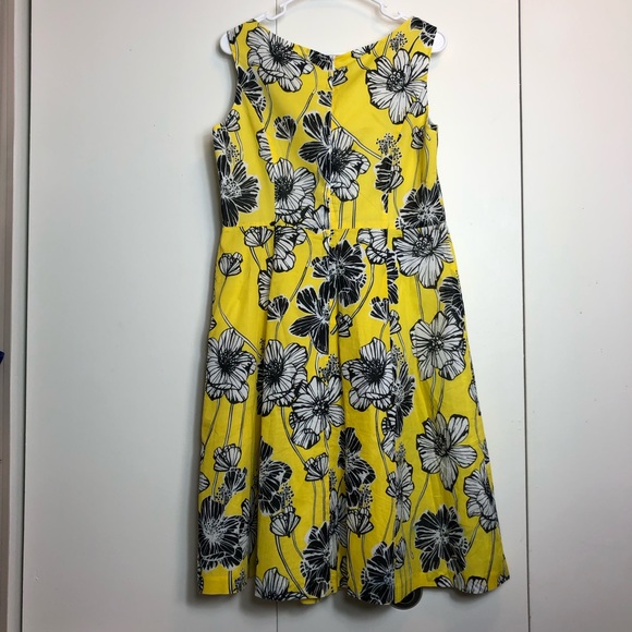 Robbie Bee Spring Floral Short Modest Sun Dress - Picture 2 of 8